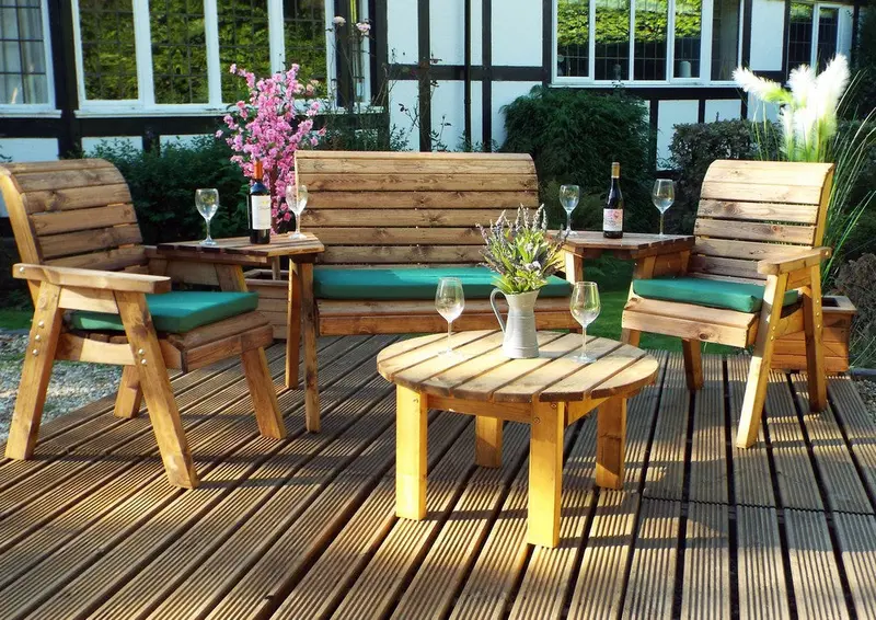 Charles Taylor Circular 4-Seat Garden Table Set – Scandinavian Redwood 1