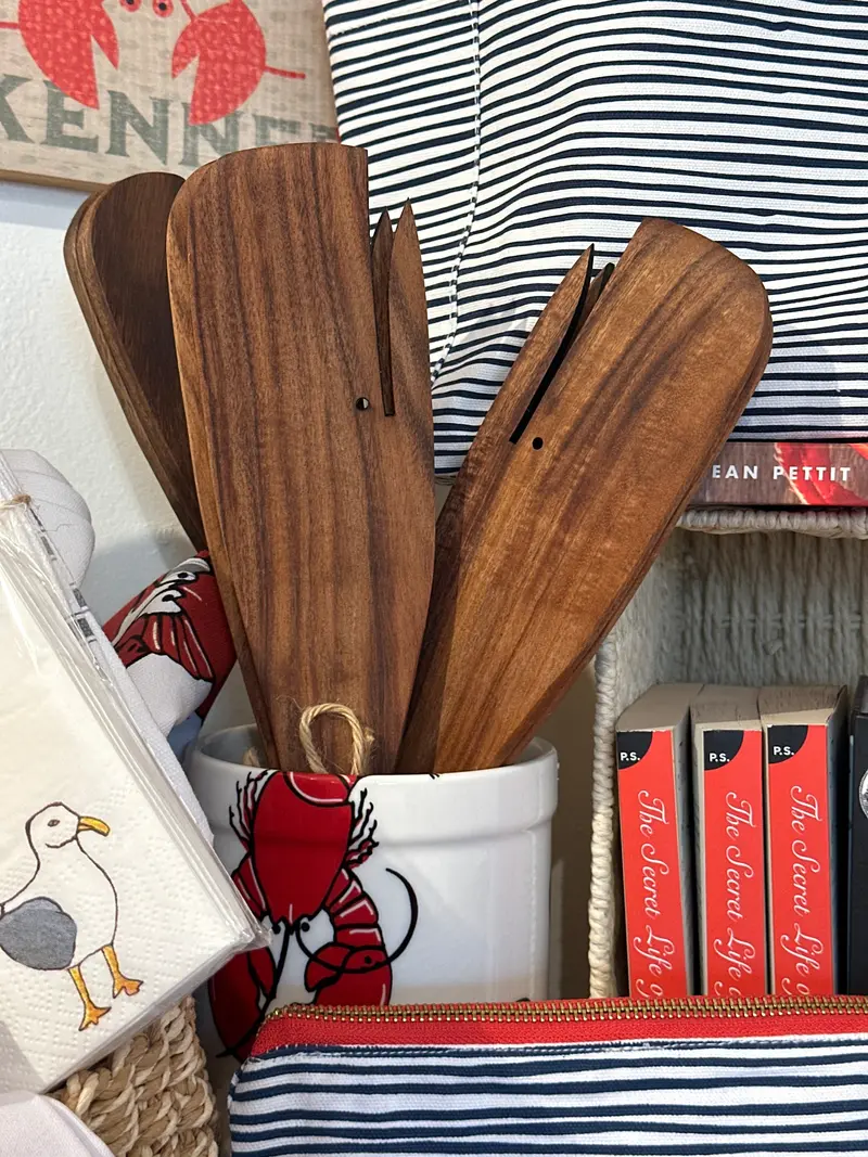 Wooden Whale Serving Utensils For Salads 1
